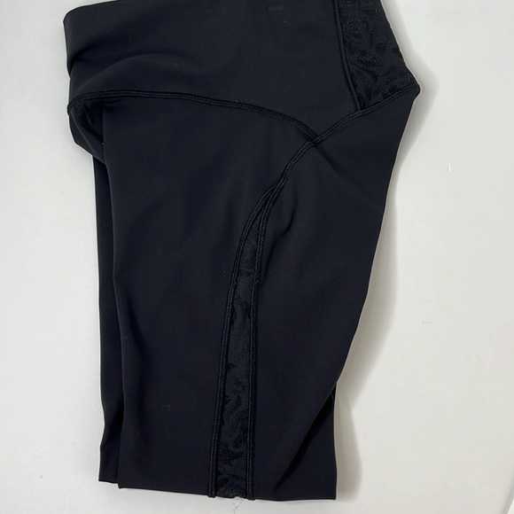Lululemon Black High Waist Floral Velvet Mesh Detail Leggings Size 4 #391 - Picture 14 of 14